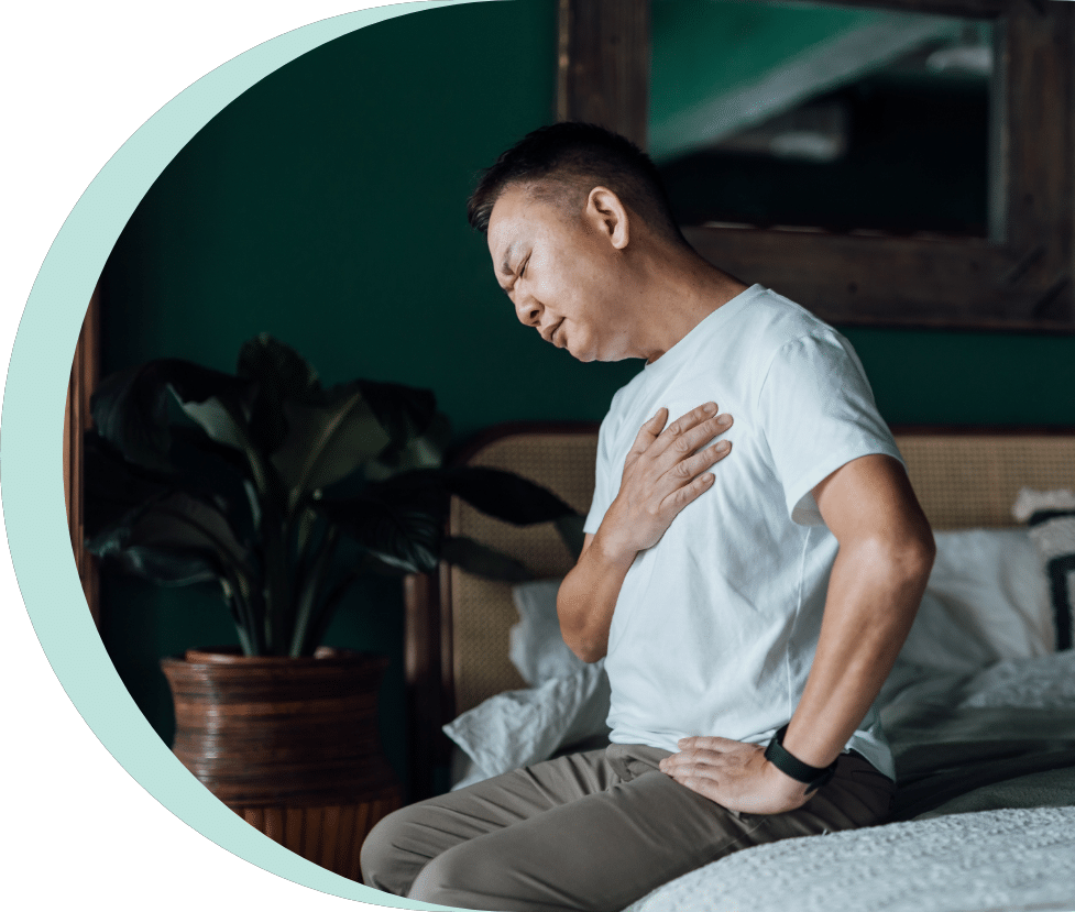 man with symtpoms of COPD holding his chest in pain